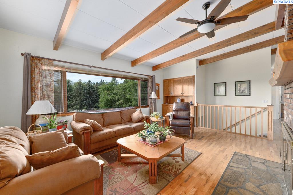 135 SW Elm Street