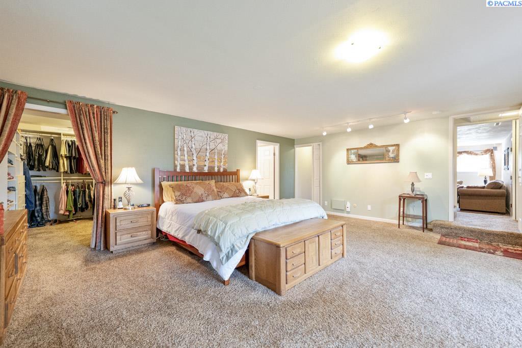 135 SW Elm Street
