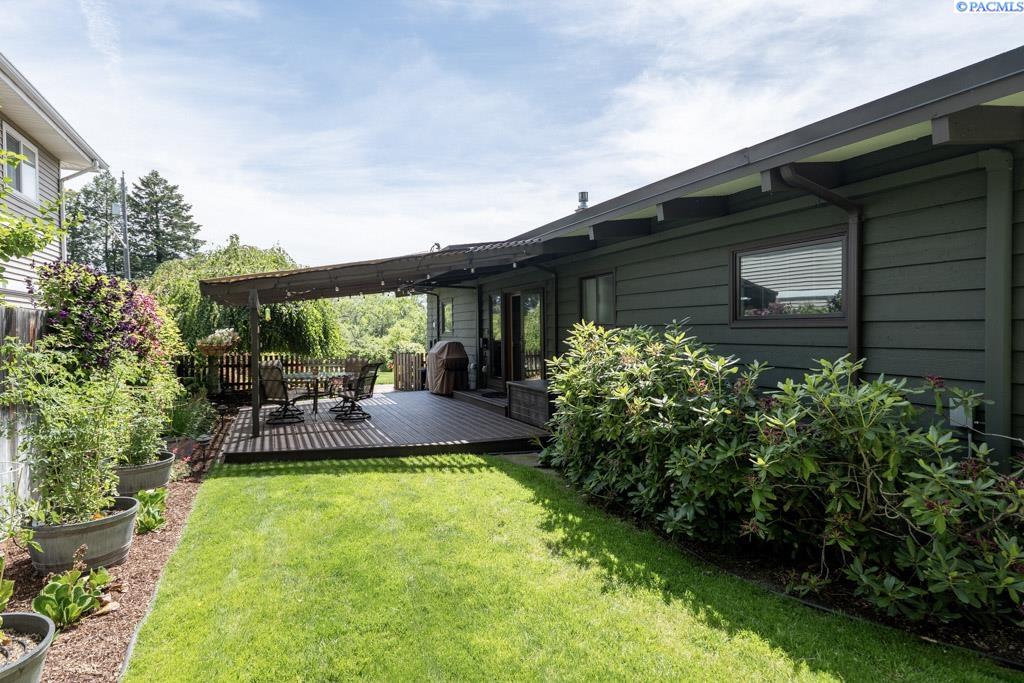 135 SW Elm Street