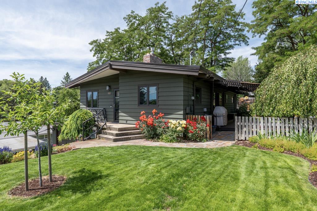 135 SW Elm Street