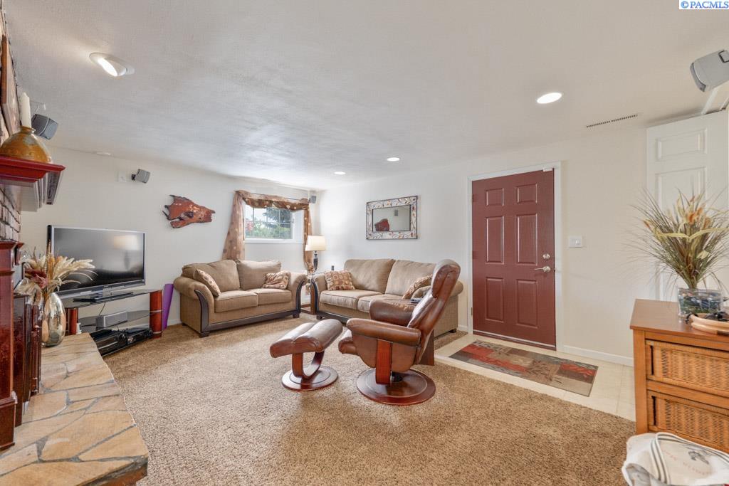 135 SW Elm Street