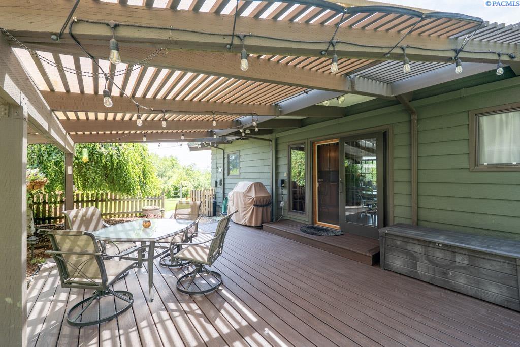 135 SW Elm Street