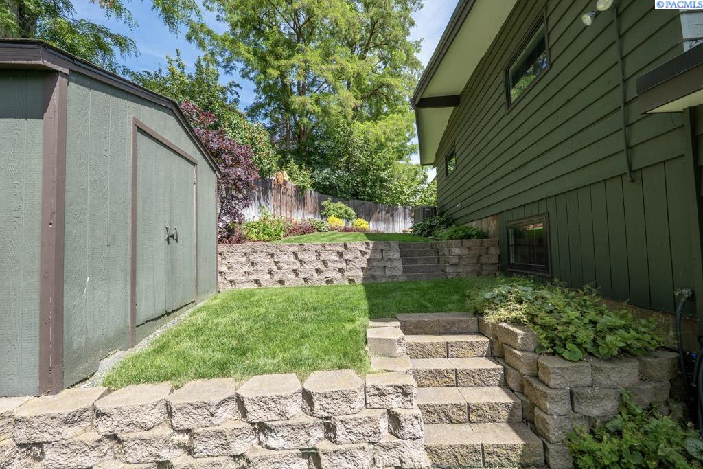 135 SW Elm Street