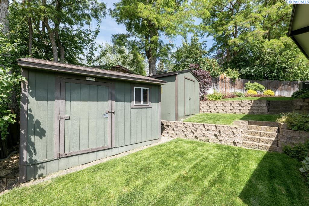 135 SW Elm Street