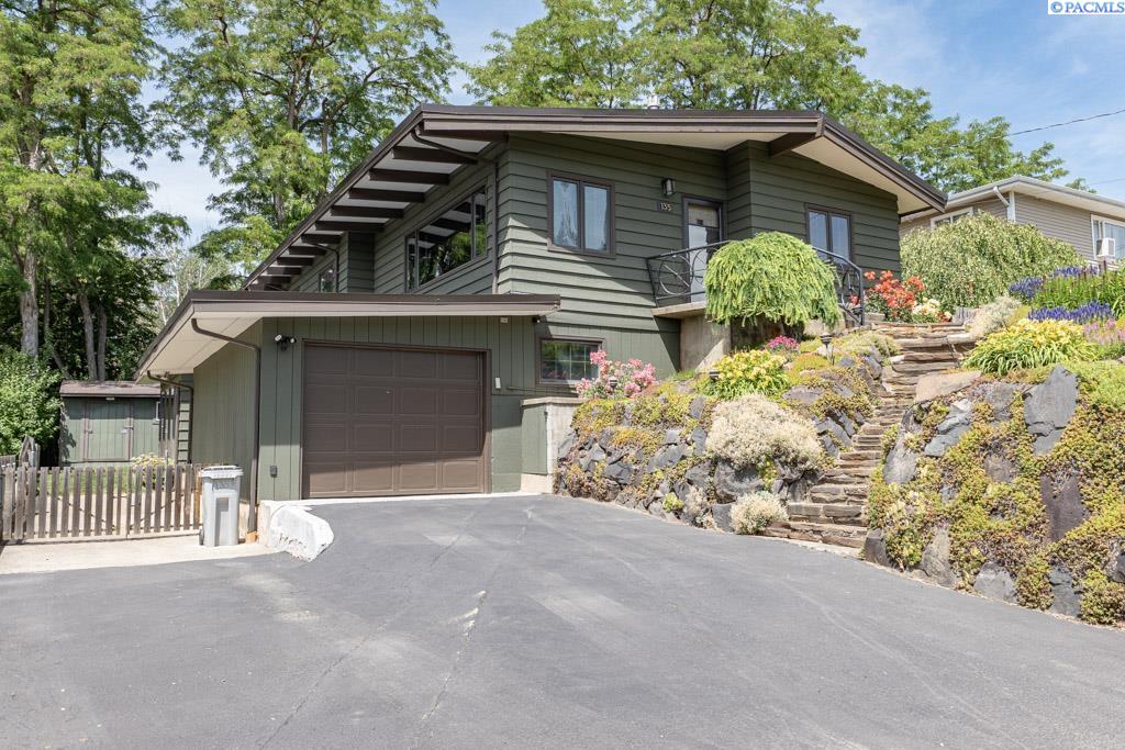 135 SW Elm Street