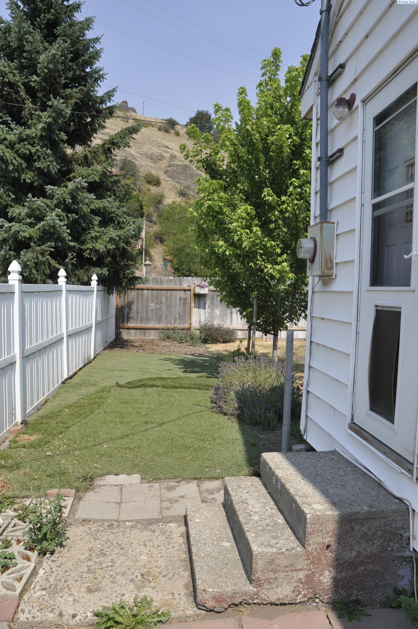 105 E 7th Street
