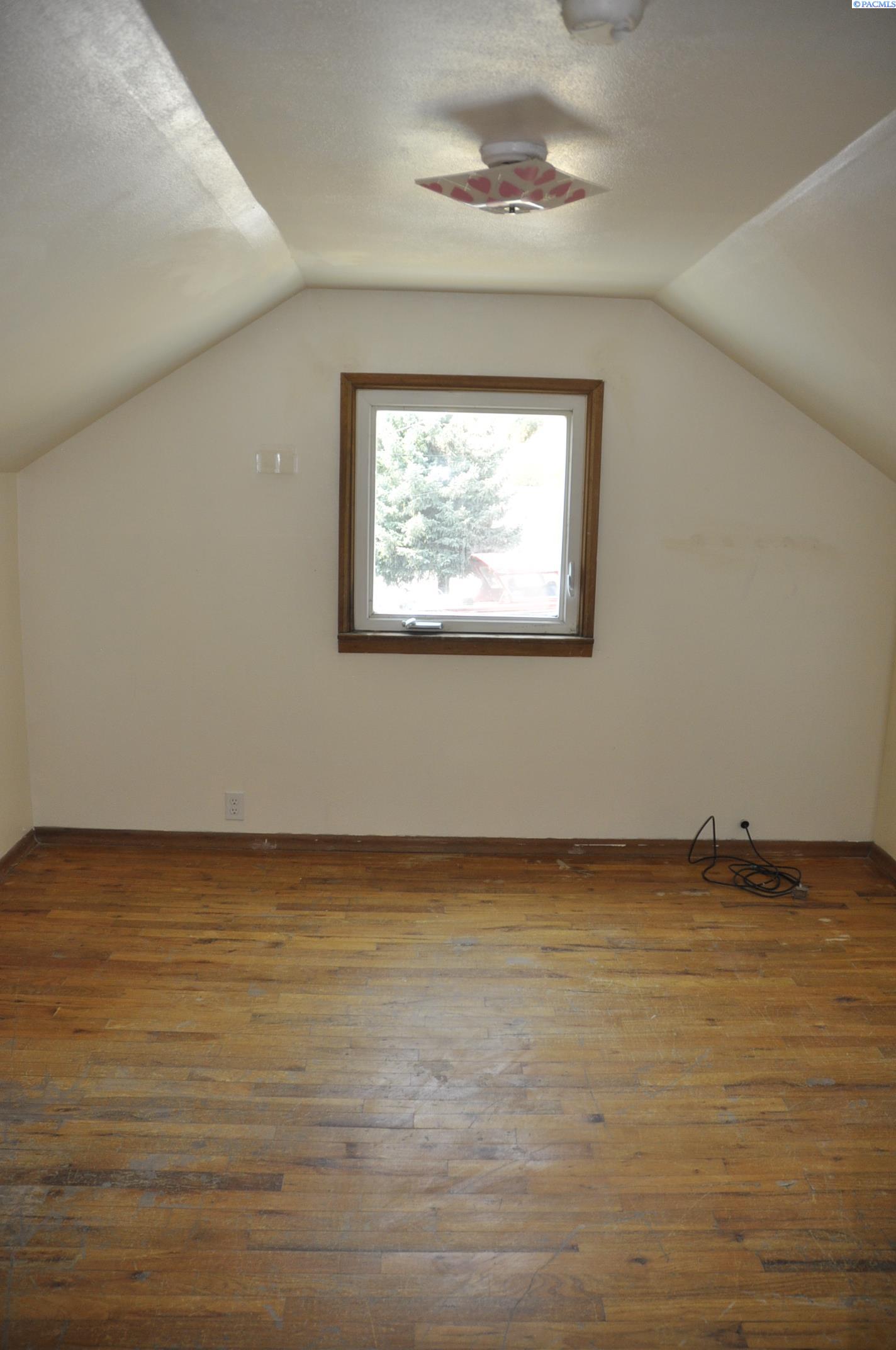 105 E 7th Street