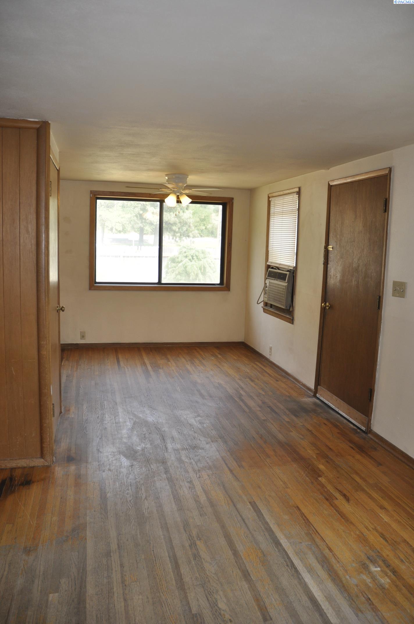 105 E 7th Street