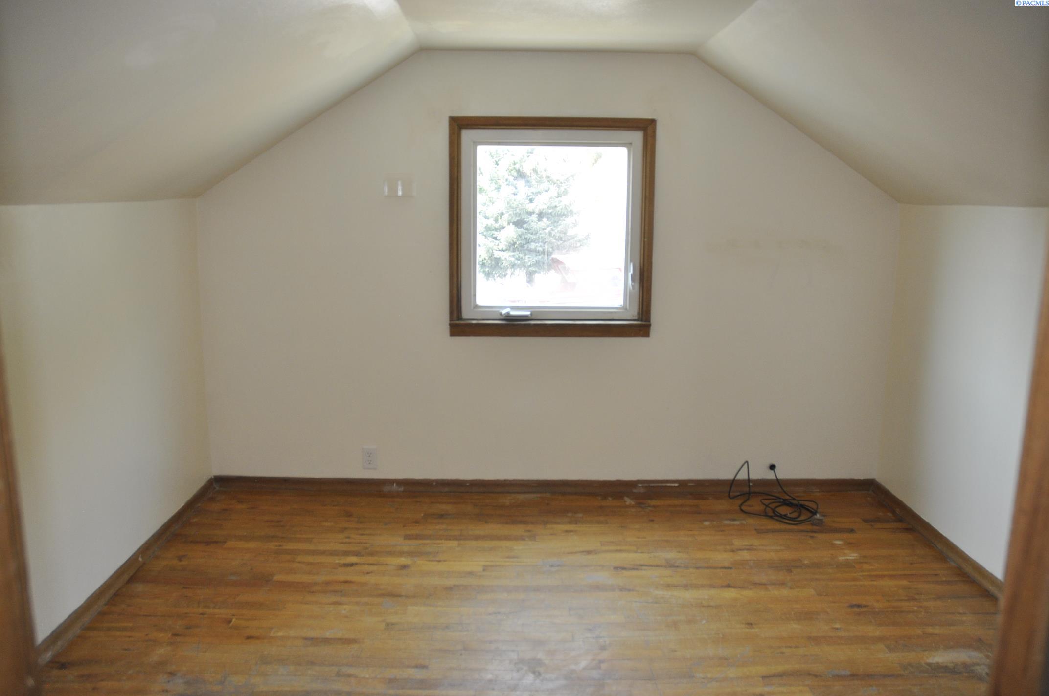 105 E 7th Street