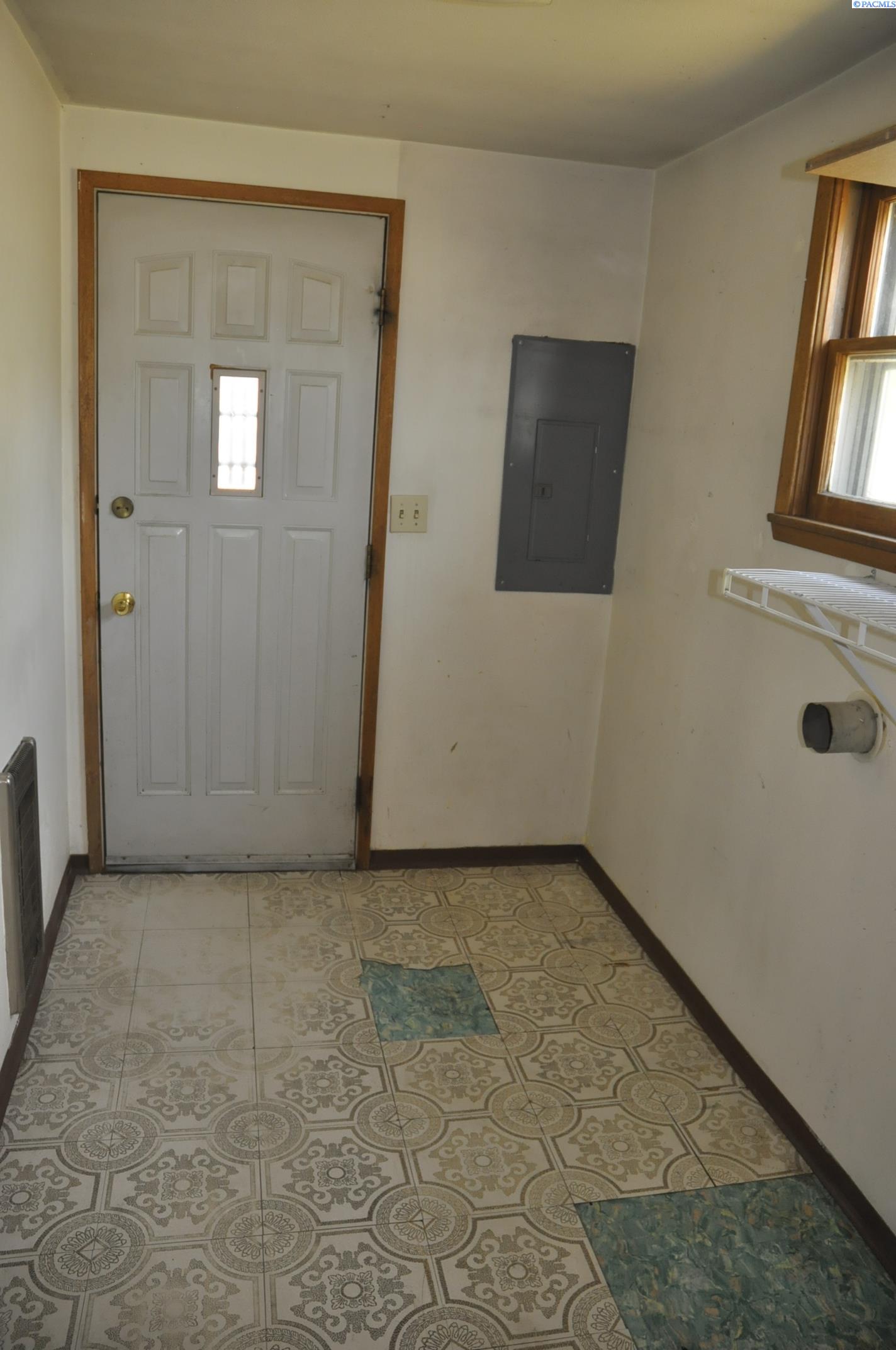 105 E 7th Street