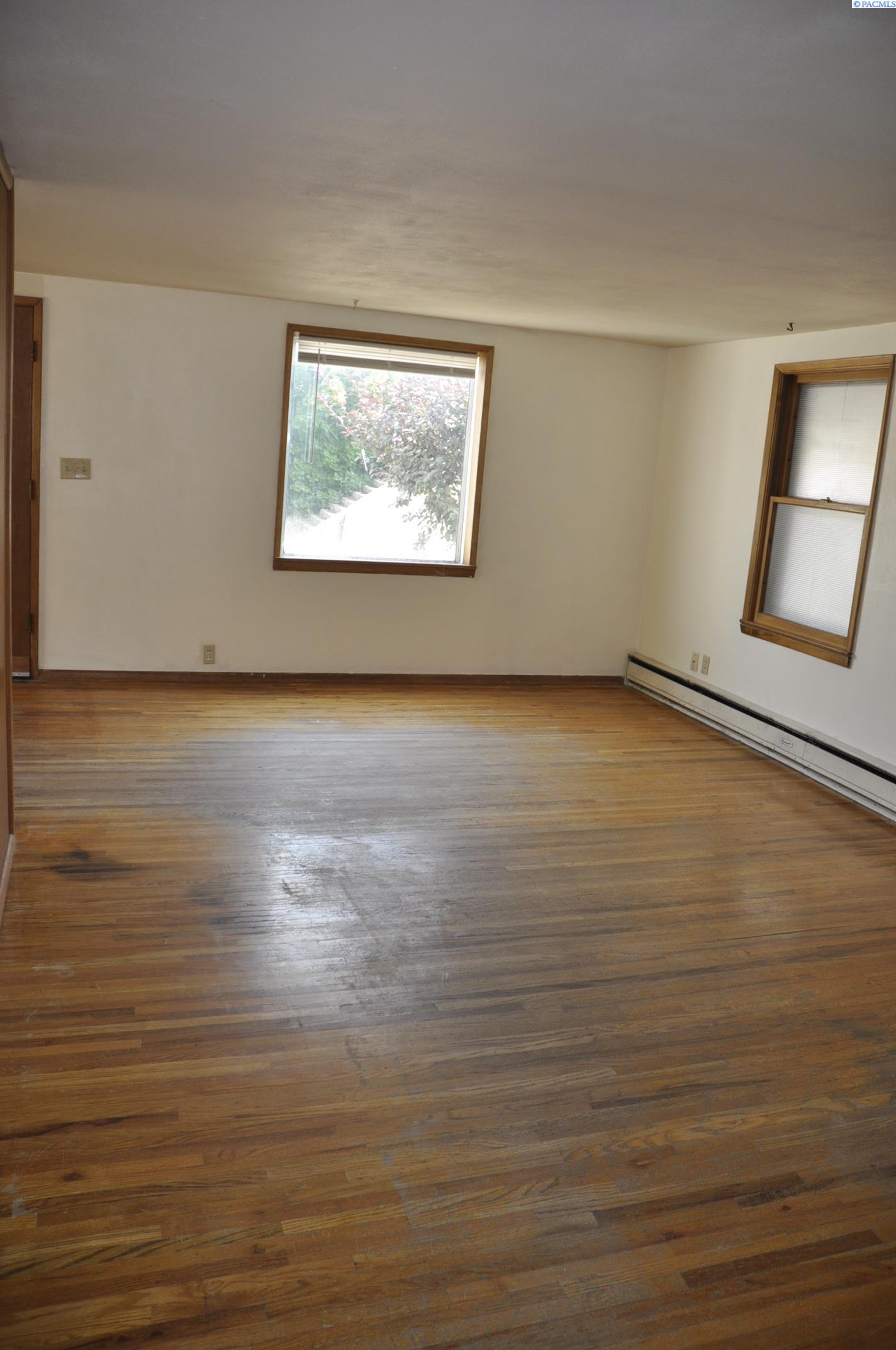 105 E 7th Street