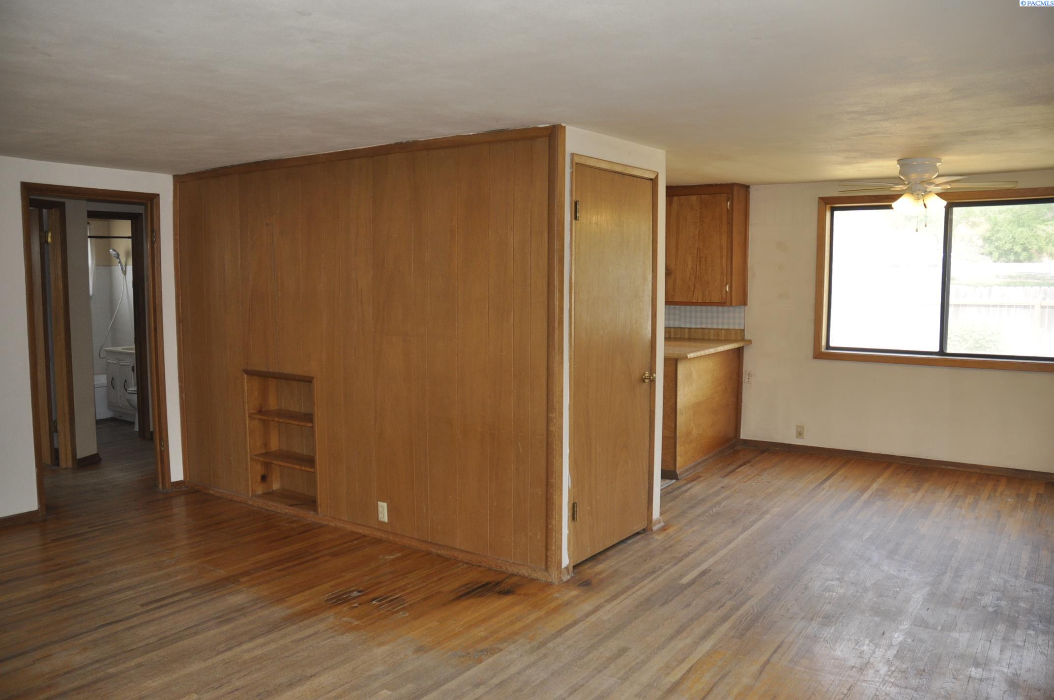 105 E 7th Street