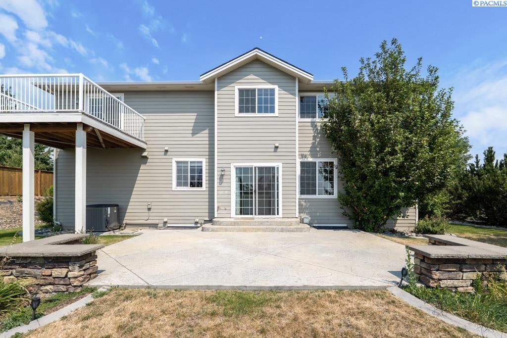 1715 NW Nicole Ct.