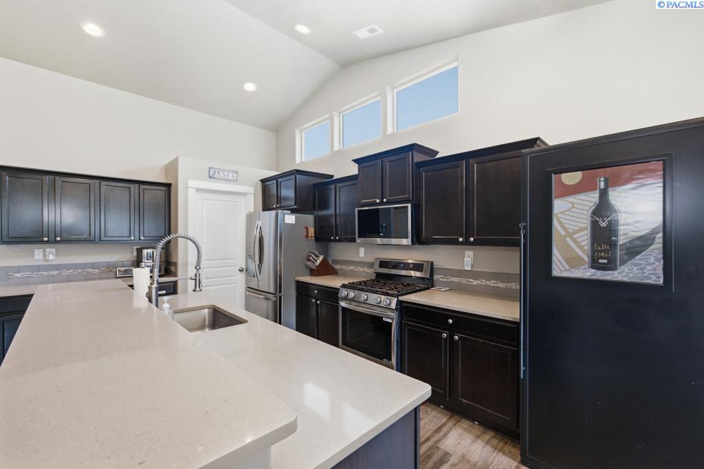 670 SW Wheat Ridge Dr