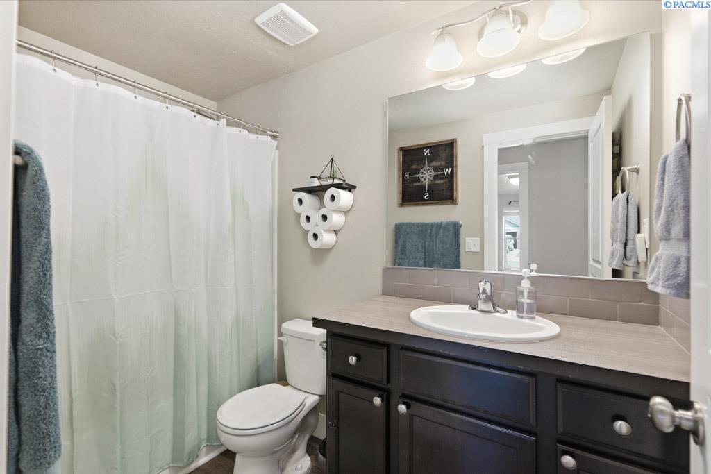670 SW Wheat Ridge Dr