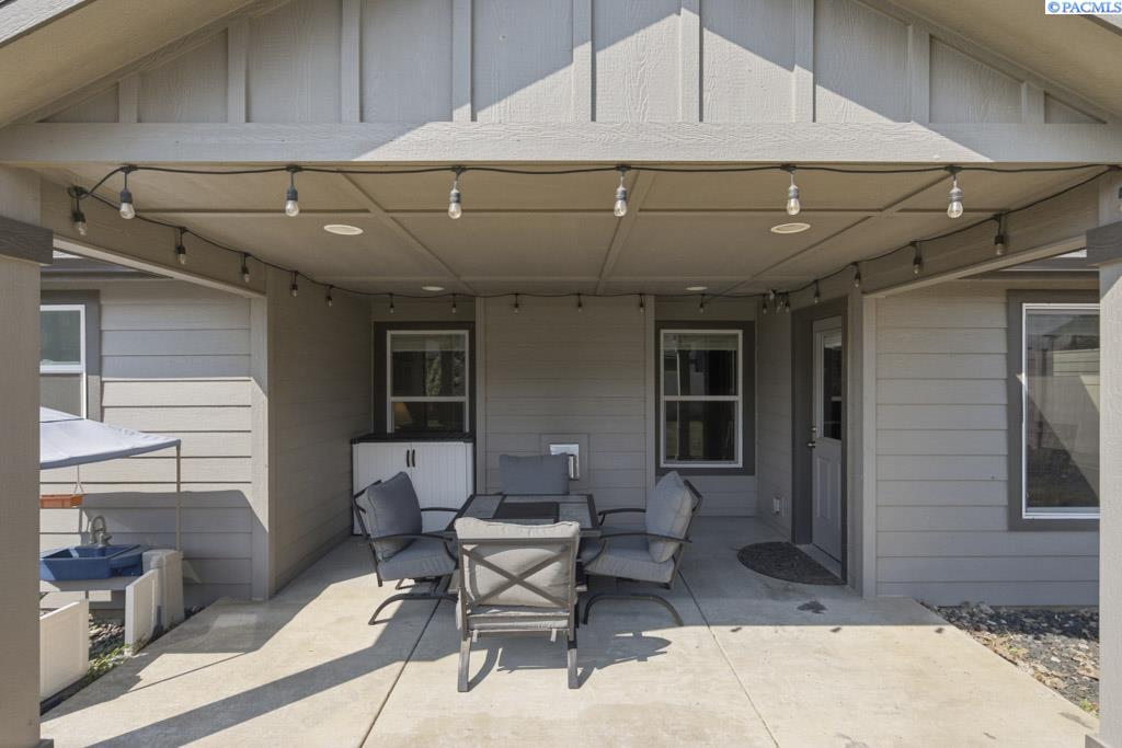 670 SW Wheat Ridge Dr