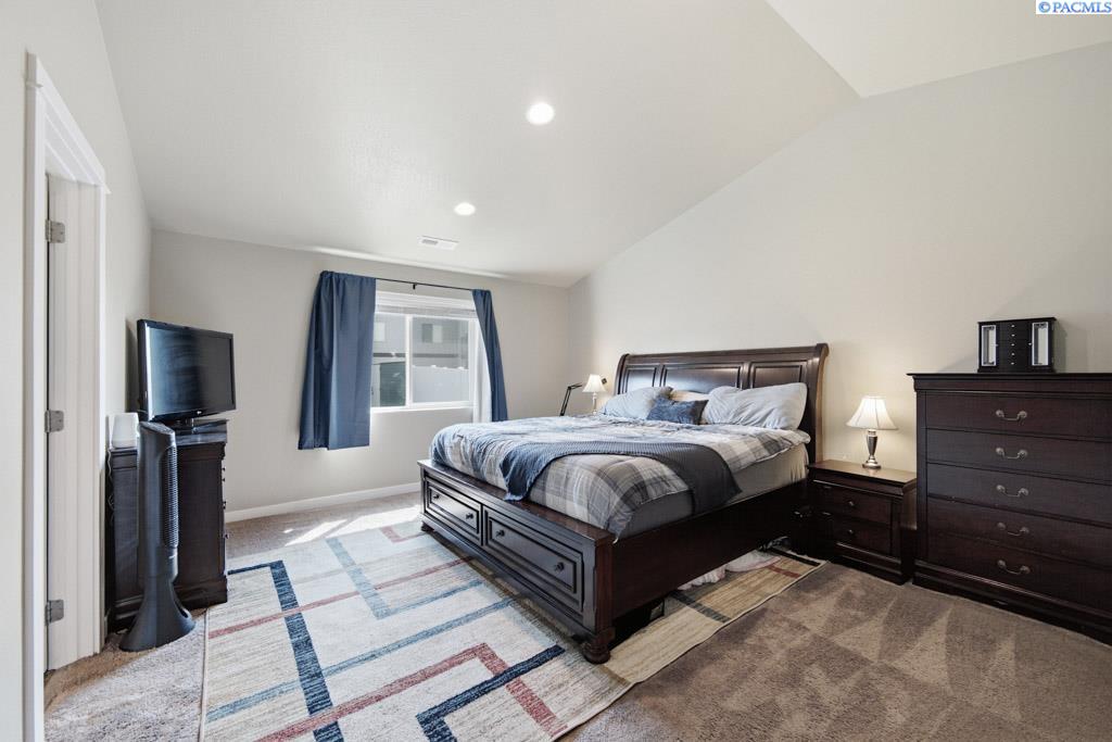 670 SW Wheat Ridge Dr