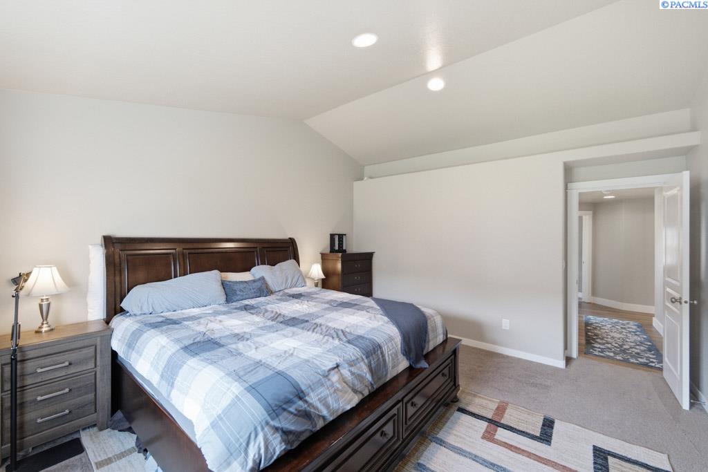 670 SW Wheat Ridge Dr