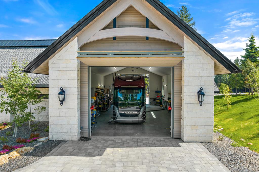 649 Migratory Ridge, McCall