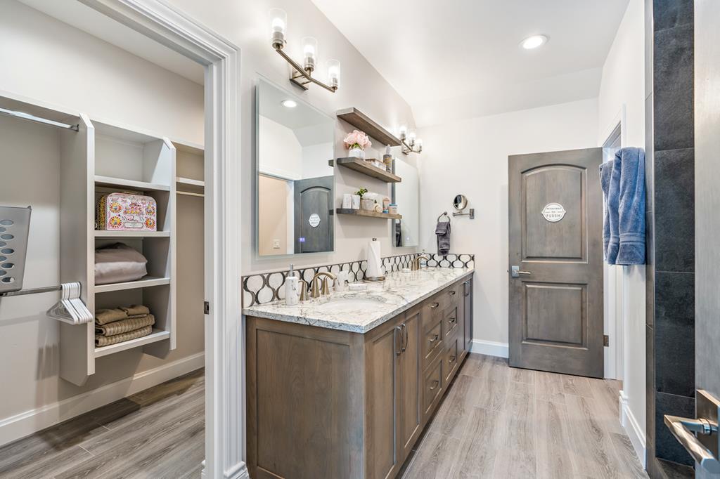 649 Migratory Ridge, McCall