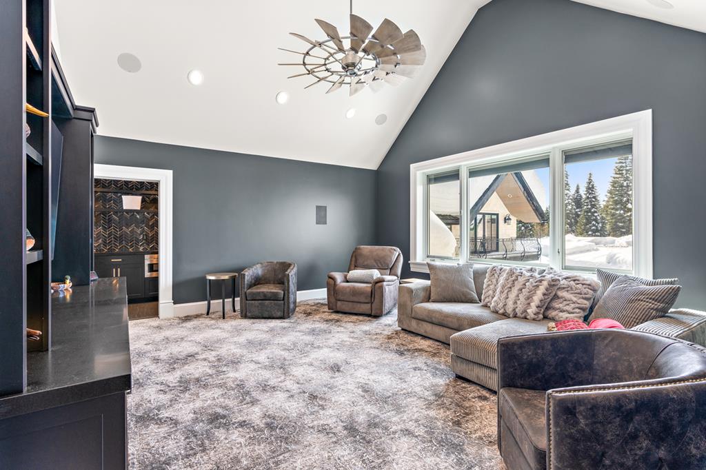 649 Migratory Ridge, McCall