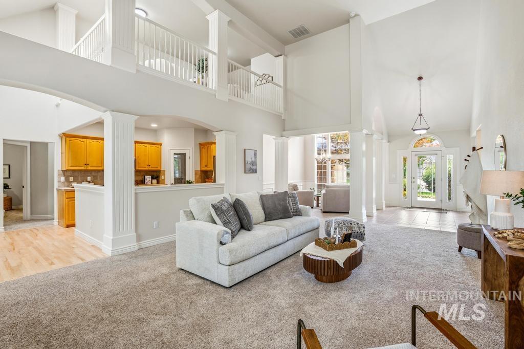 576 E Riverchase Way
