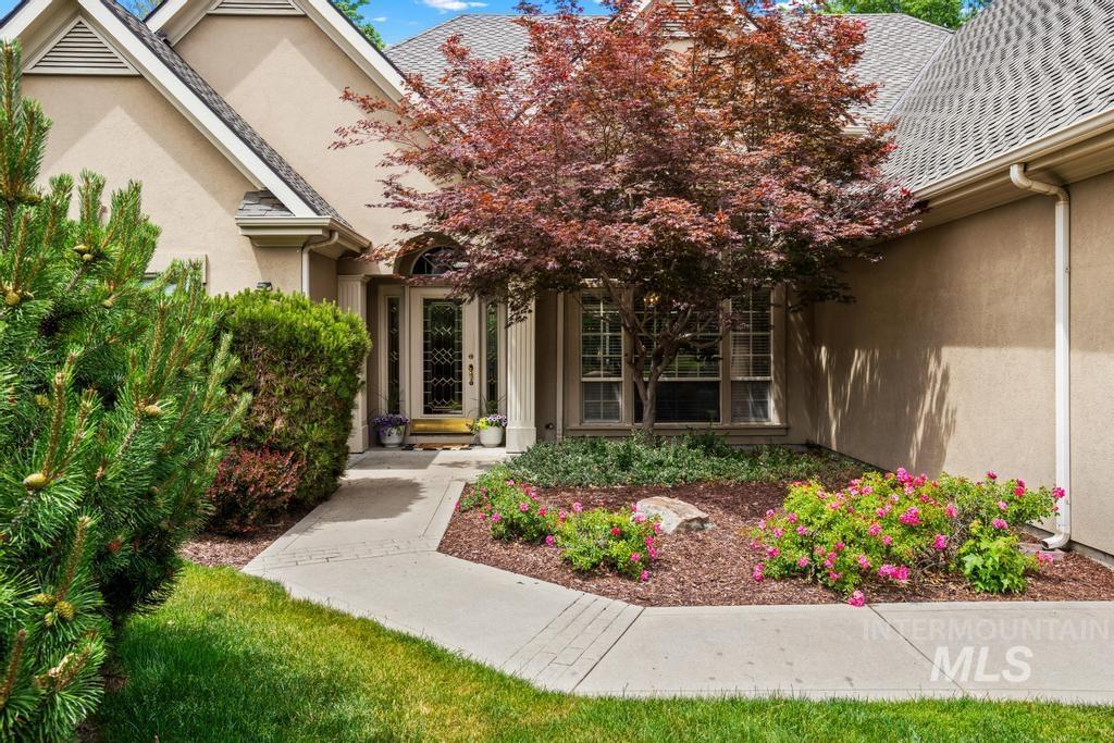 576 E Riverchase Way