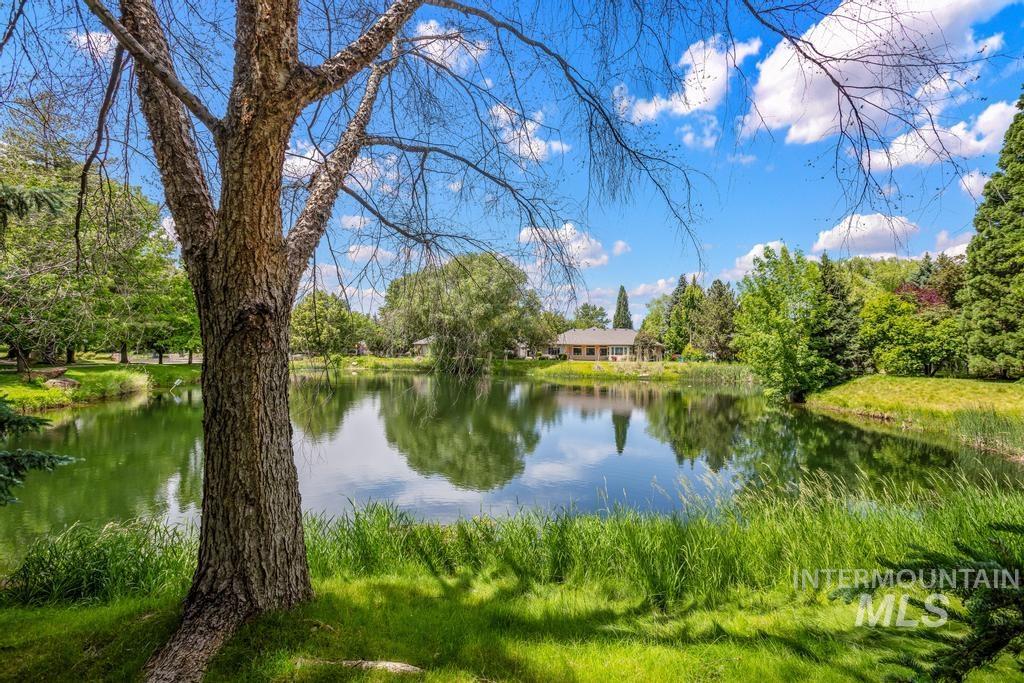 576 E Riverchase Way
