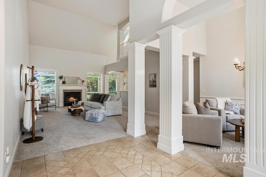576 E Riverchase Way