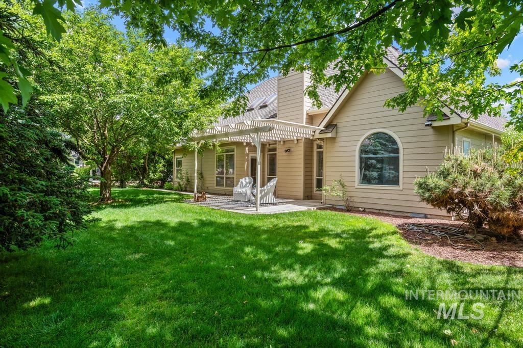576 E Riverchase Way