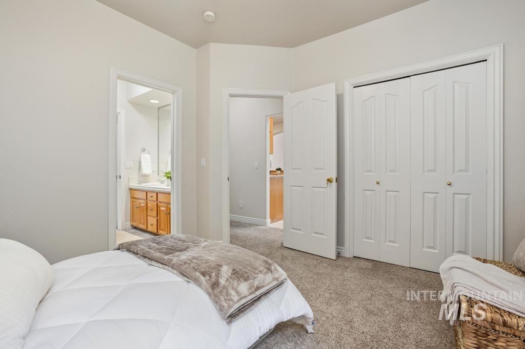 576 E Riverchase Way