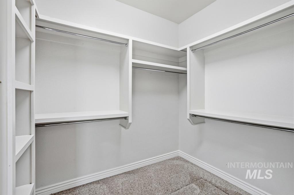 576 E Riverchase Way