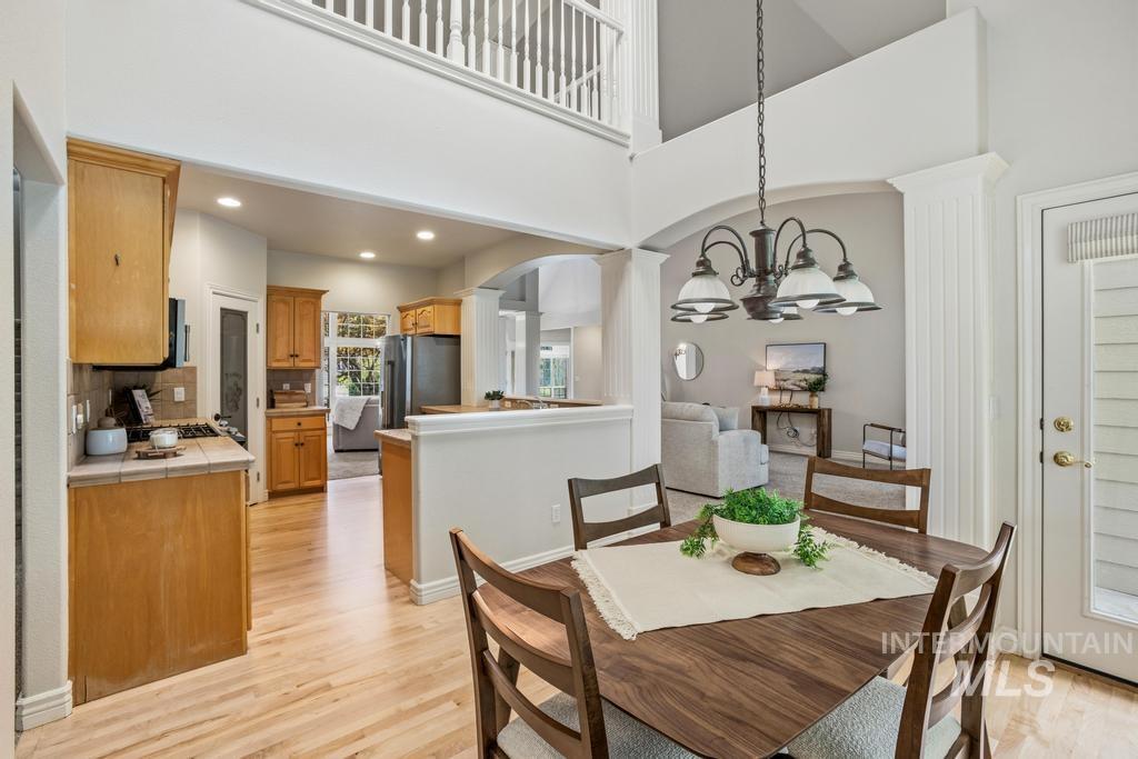 576 E Riverchase Way