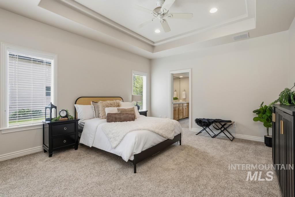 576 E Riverchase Way