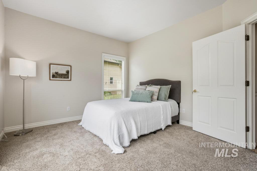 576 E Riverchase Way