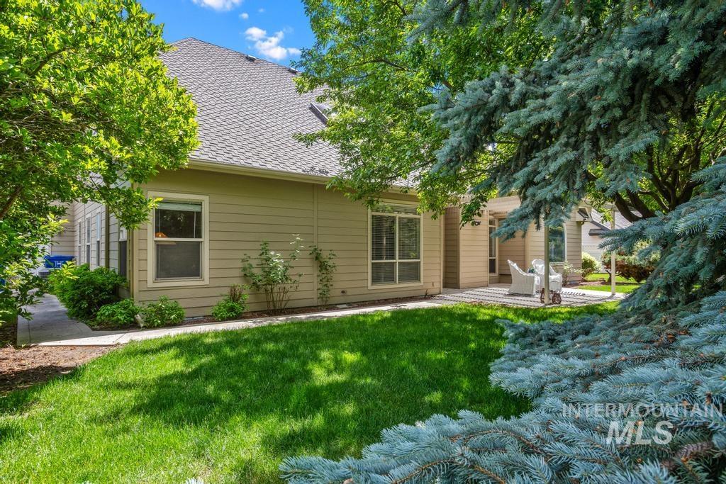576 E Riverchase Way