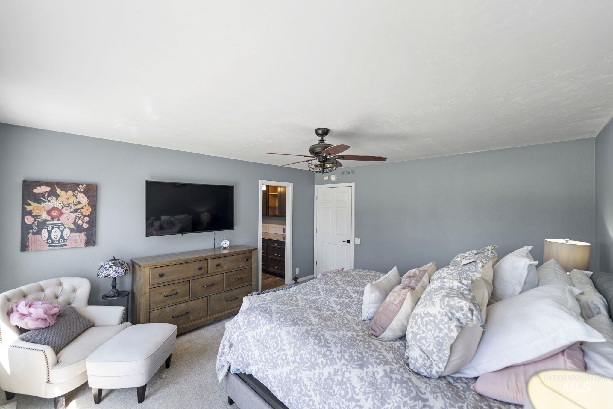 955 Valley View Lane