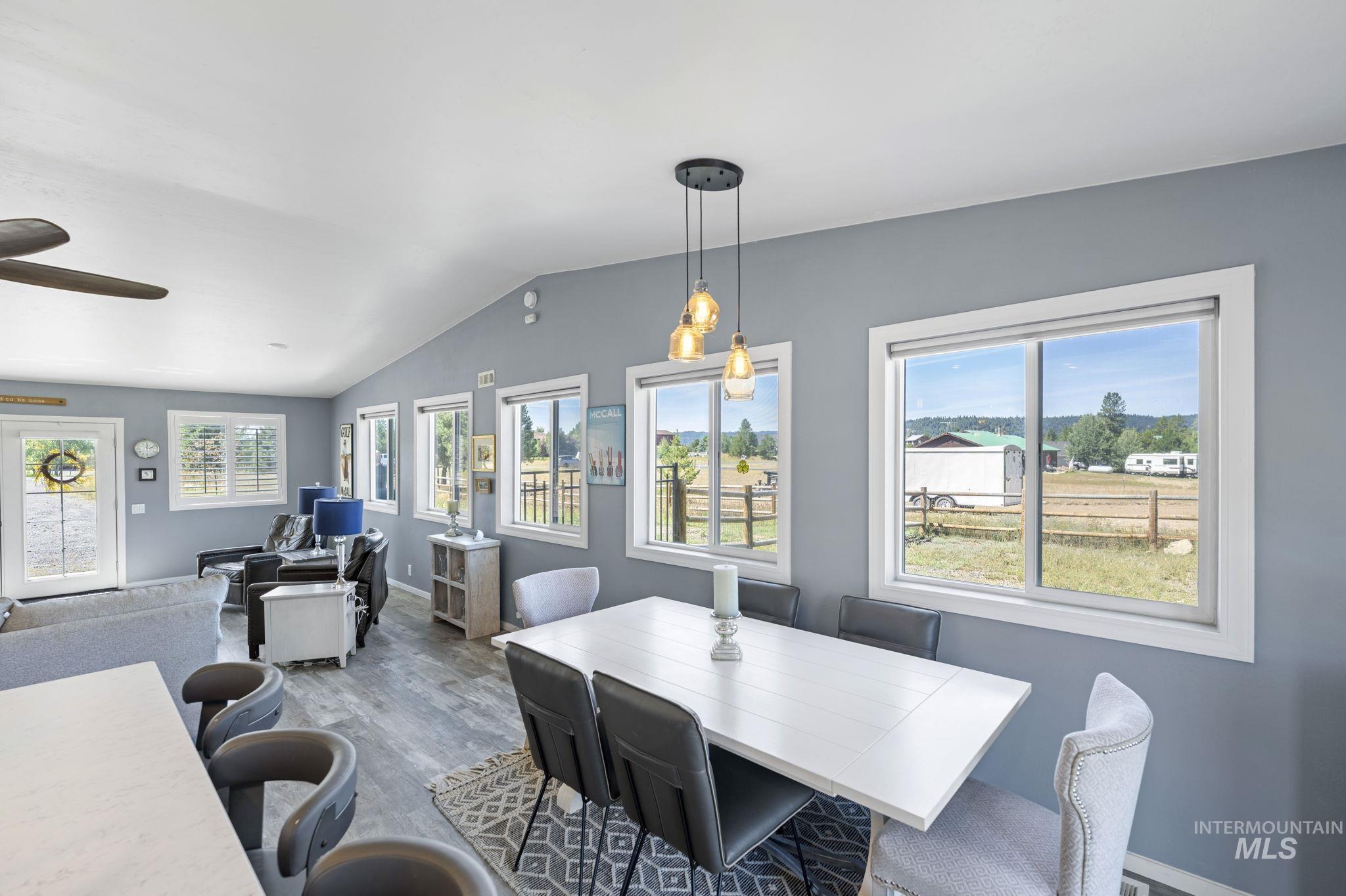 955 Valley View Lane