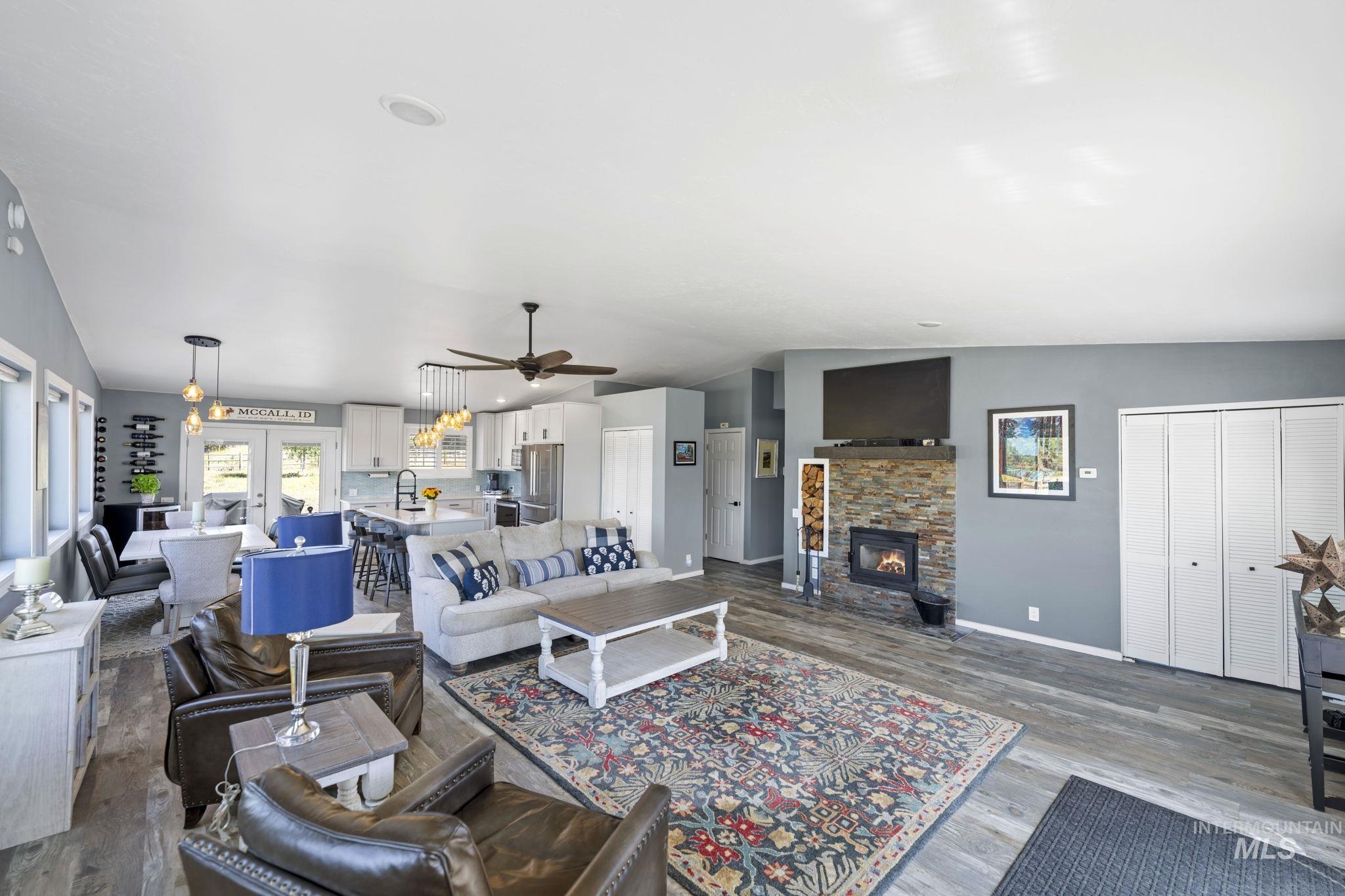 955 Valley View Lane