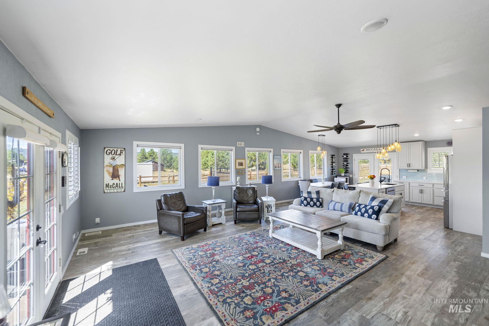 955 Valley View Lane