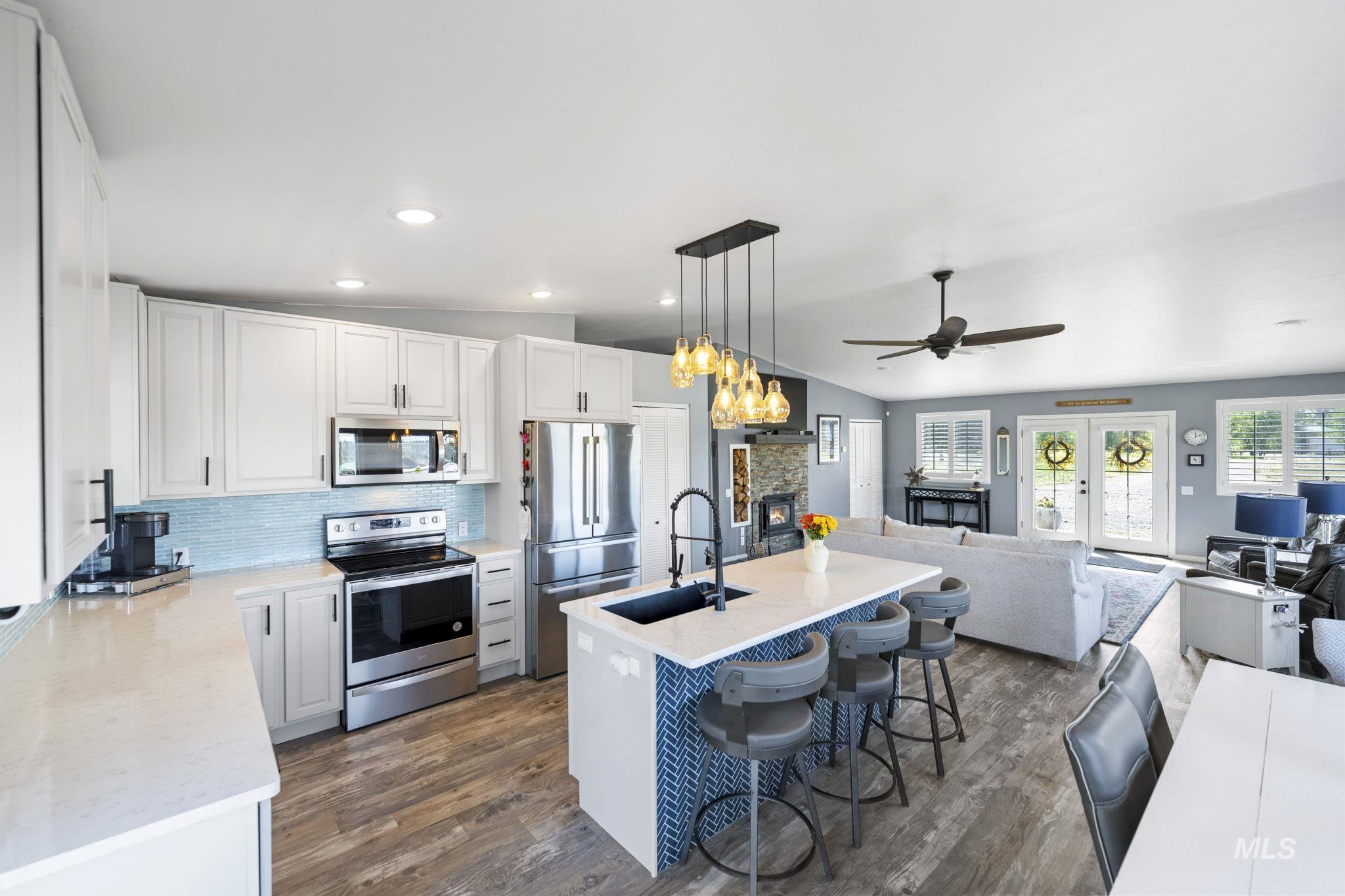 955 Valley View Lane