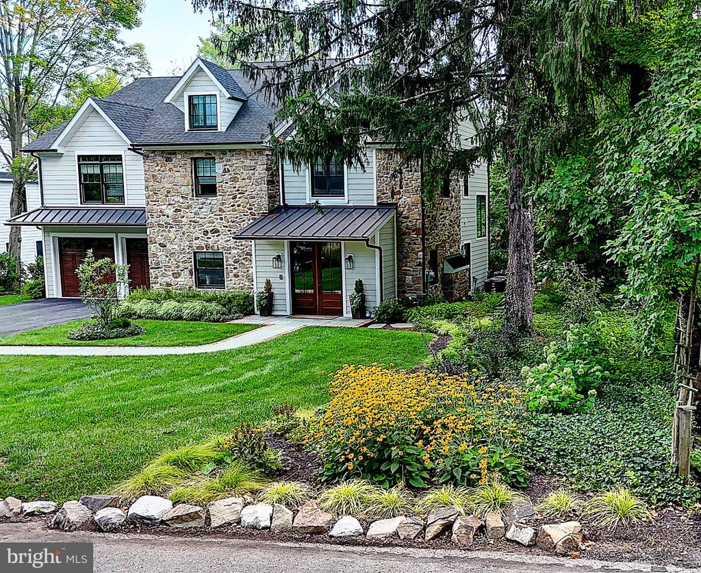 189 S SPRING MILL ROAD