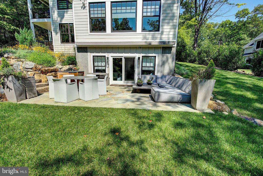 189 S SPRING MILL ROAD