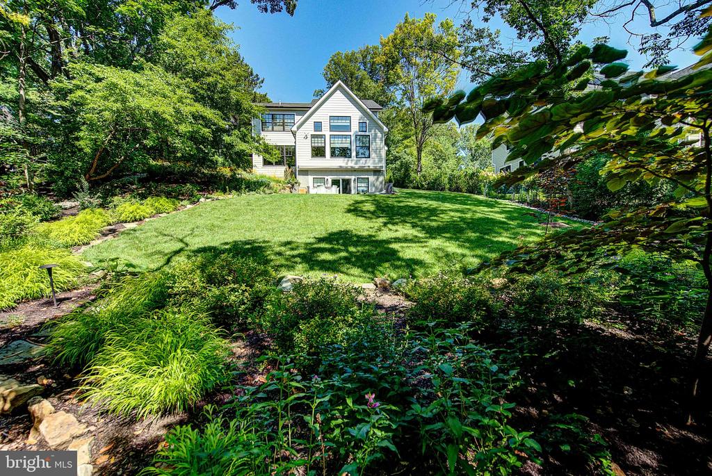 189 S SPRING MILL ROAD