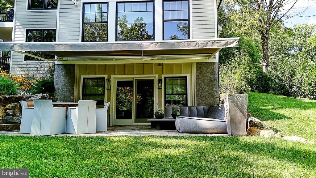 189 S SPRING MILL ROAD