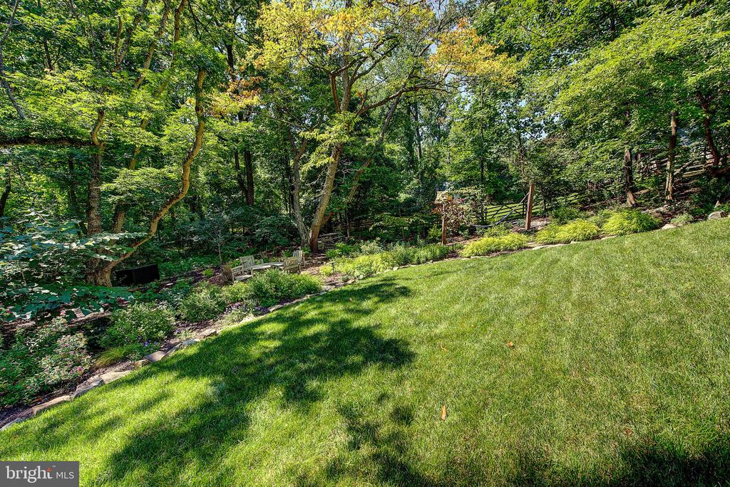 189 S SPRING MILL ROAD