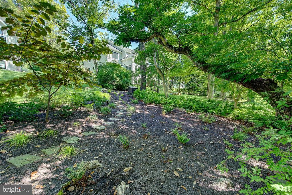 189 S SPRING MILL ROAD