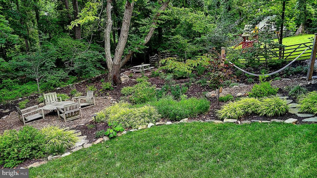 189 S SPRING MILL ROAD