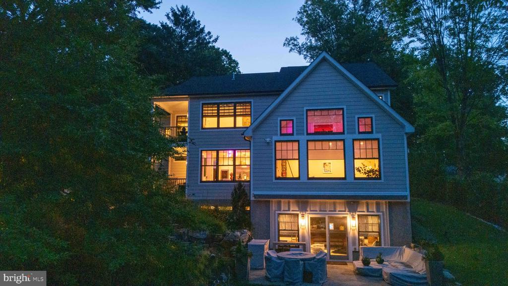 189 S SPRING MILL ROAD