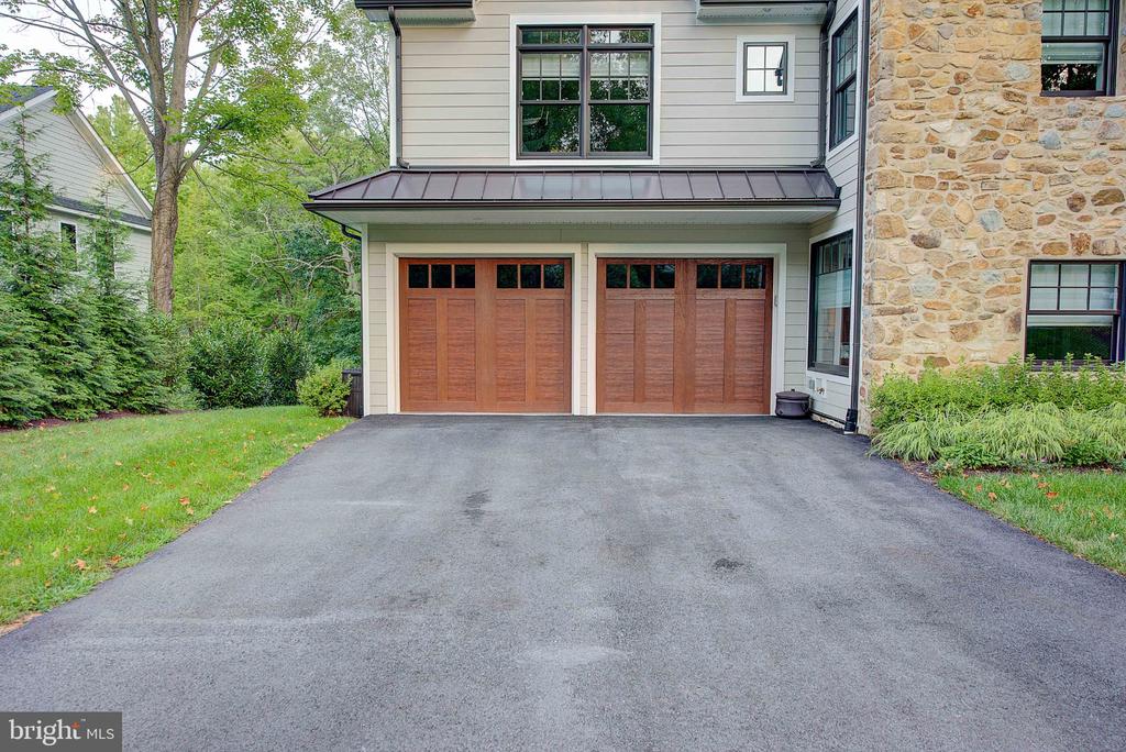 189 S SPRING MILL ROAD